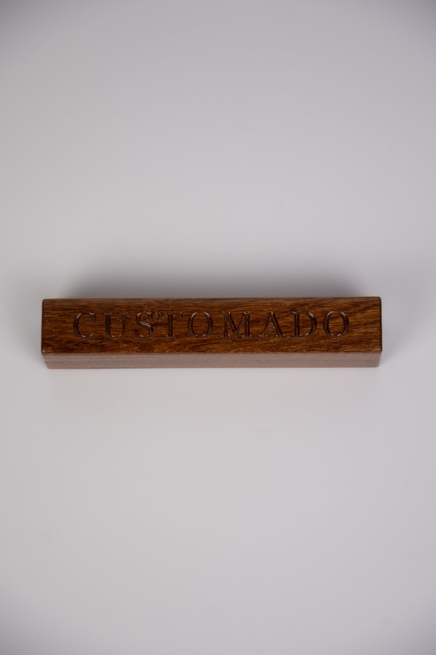 Mahoniehandvat voor The Bastard